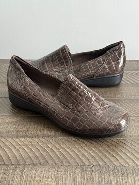 Clarks Brown Moc Croc Patent Leather Slip on Loafers Shoes Women Size 10M